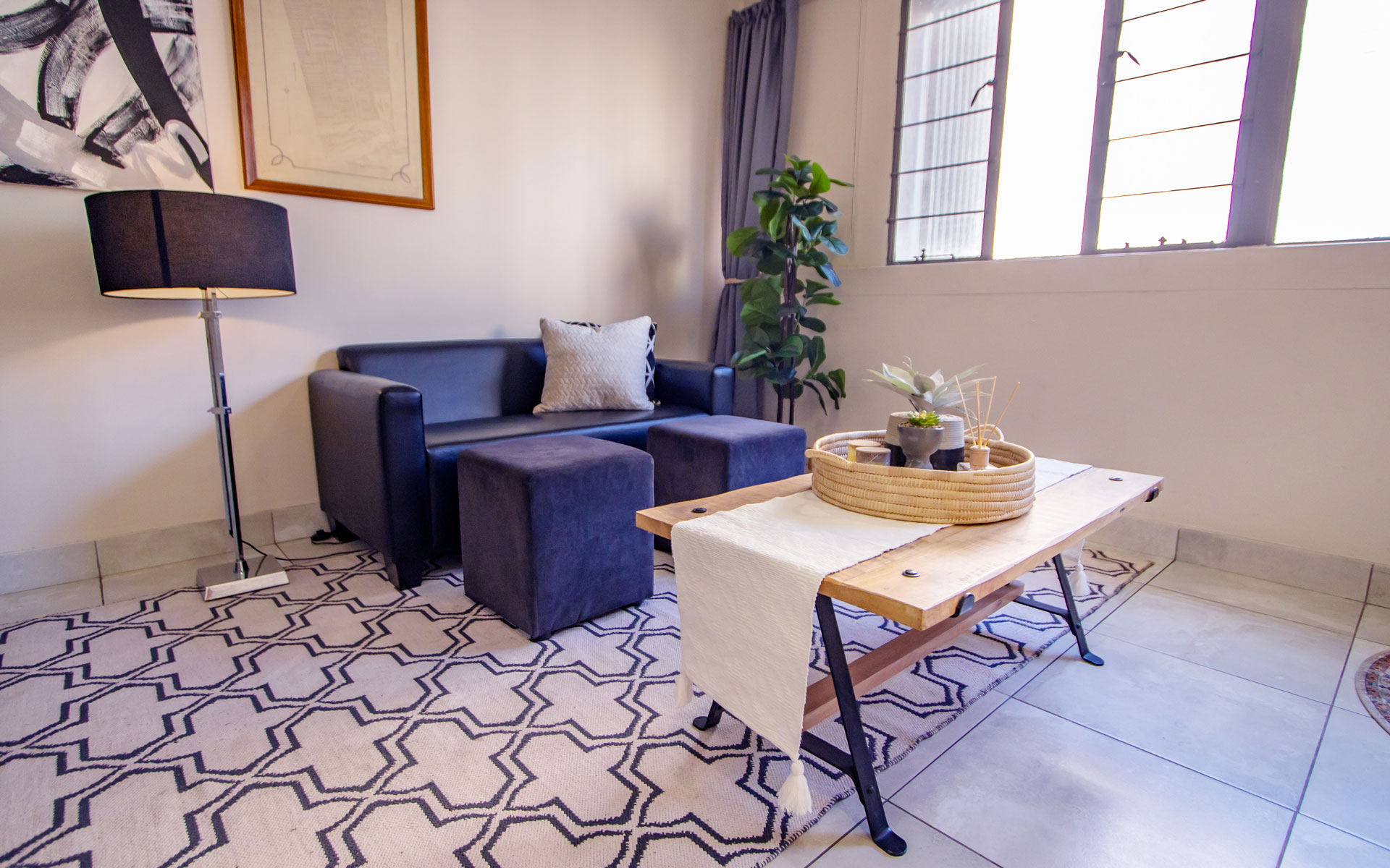 SH_Bachelor-Apartment_-Show-Space_13