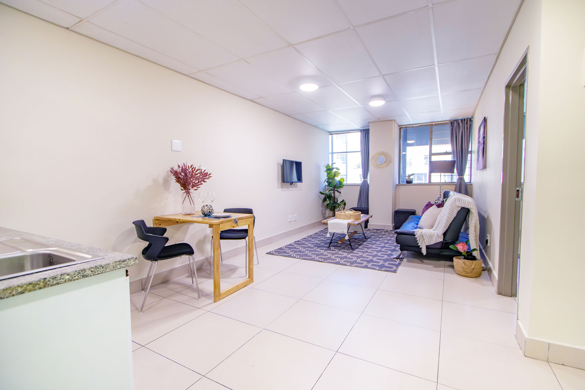 SS-One-Bedroom-Apartment-Show-Space-01