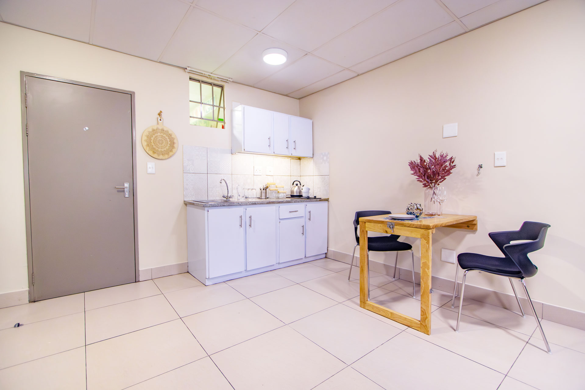 SS-One-Bedroom-Apartment-Show-Space-03